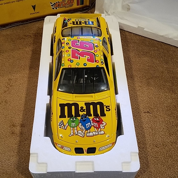 Revell Collection  1:18 Scale #36 Ernie Irvan Die - Picture 5 of 12